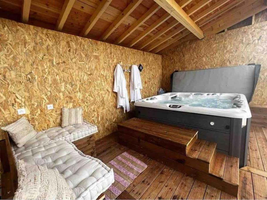 Gite A La Ferme Avec Jacuzzi Et Piscine Chauffee Saint-Felix-de-Tournegat Luaran gambar