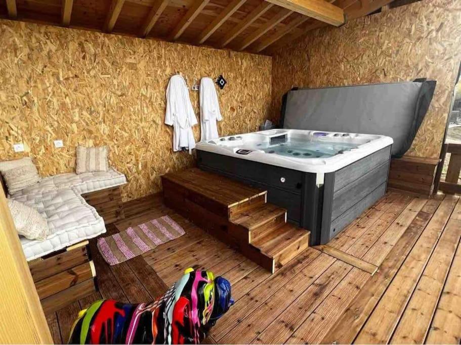 Gite A La Ferme Avec Jacuzzi Et Piscine Chauffee Saint-Felix-de-Tournegat Luaran gambar